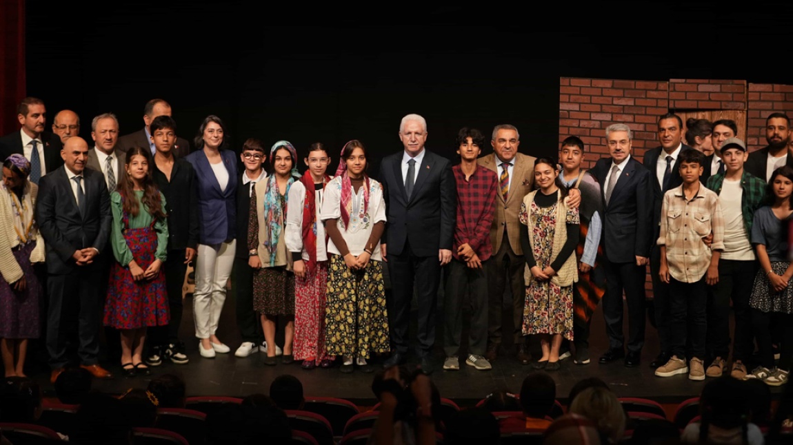 TAŞ ÇORBASI TİYATROMUZ BAĞLARBAŞI KÜLTÜR MERKEZİNDE SAHNELENDİ.